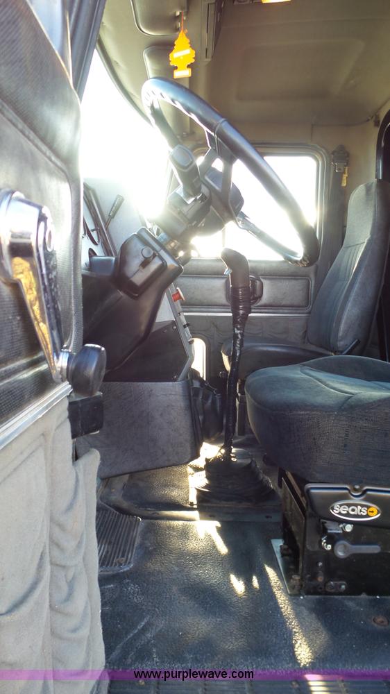 image for item L6521 2000 Mack CH613 semi truck