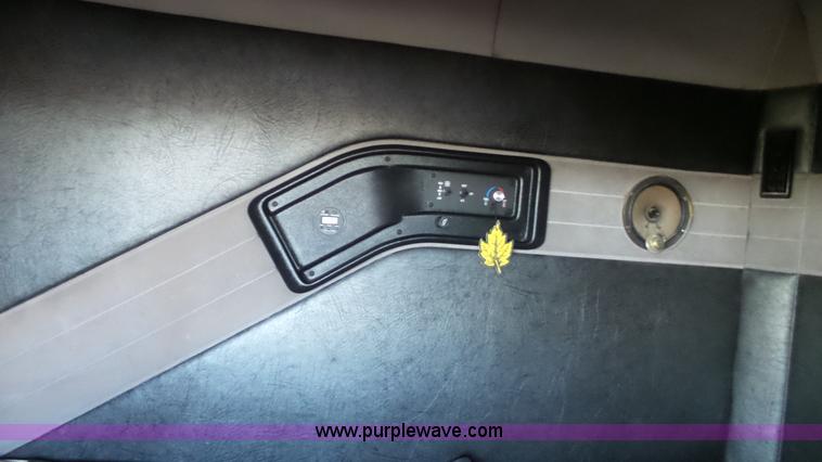 image for item L6521 2000 Mack CH613 semi truck