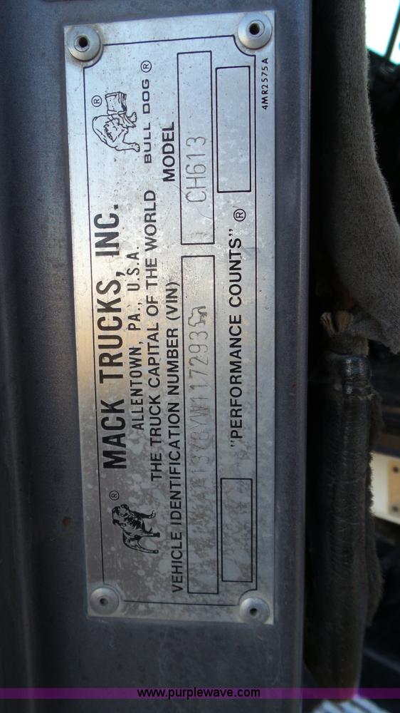 image for item L6521 2000 Mack CH613 semi truck