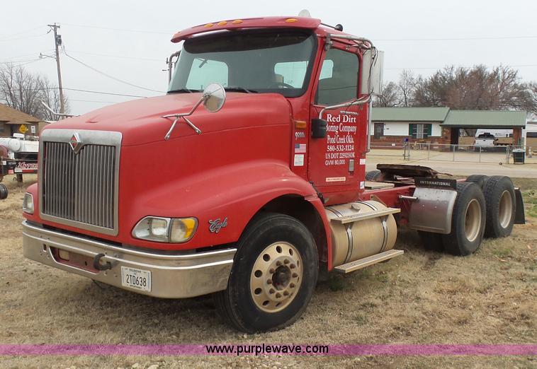 image for item L7260 2005 International 9200i semi truck