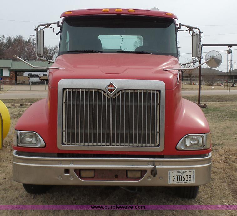 image for item L7260 2005 International 9200i semi truck