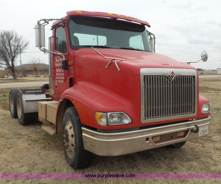 image for item L7260 2005 International 9200i semi truck