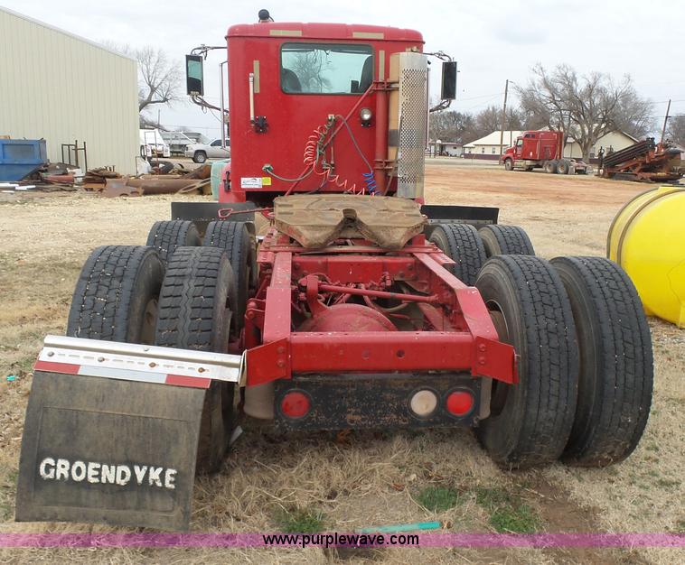 image for item L7260 2005 International 9200i semi truck