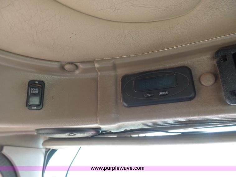 image for item L7260 2005 International 9200i semi truck