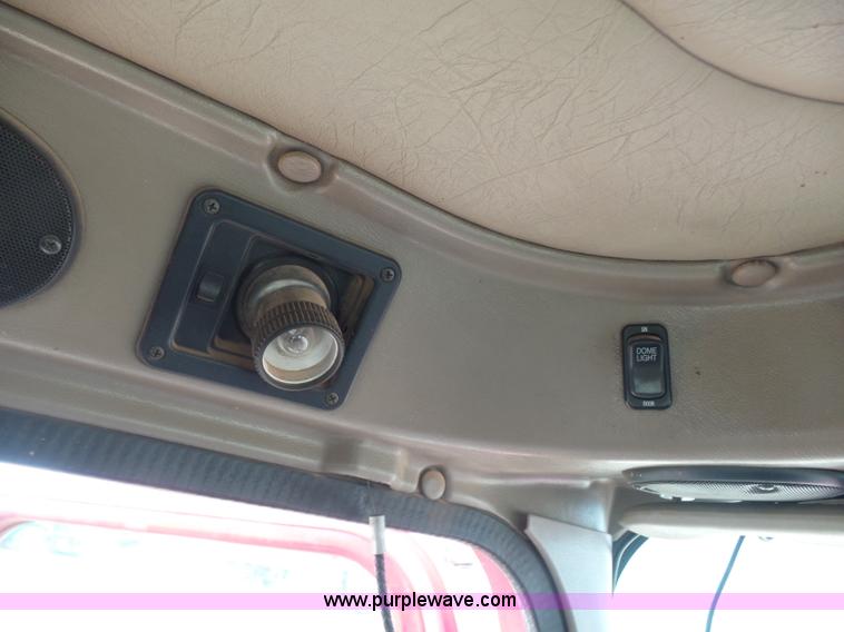 image for item L7260 2005 International 9200i semi truck