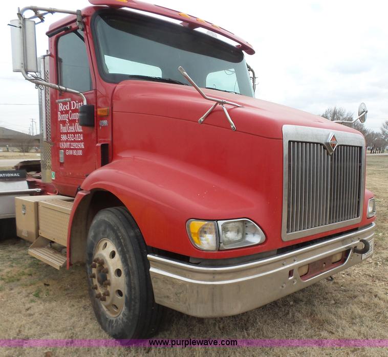 image for item L7260 2005 International 9200i semi truck