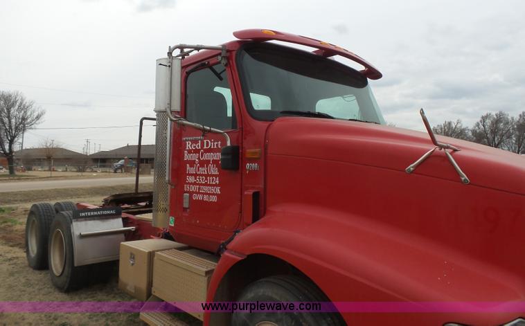 image for item L7260 2005 International 9200i semi truck