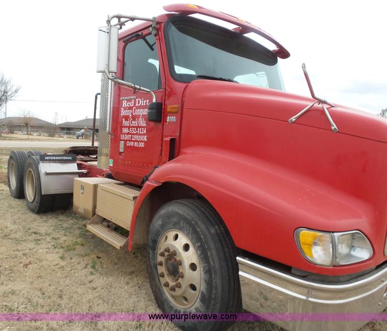 image for item L7260 2005 International 9200i semi truck