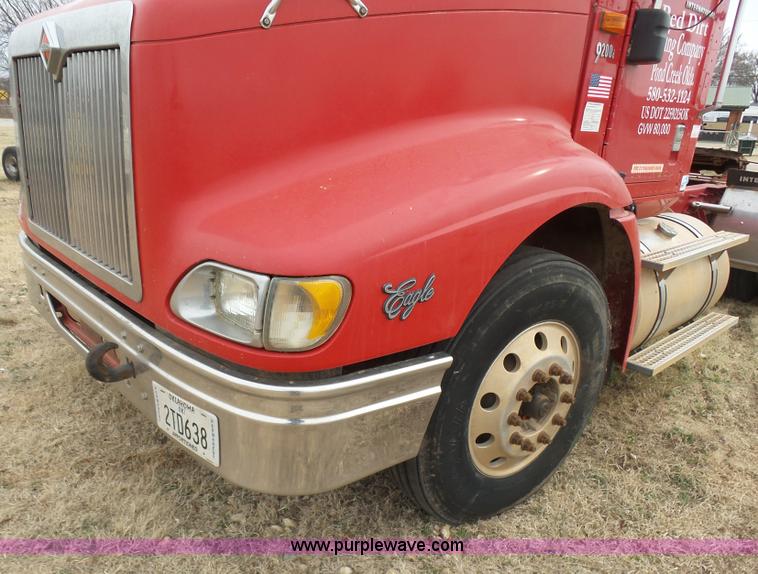 image for item L7260 2005 International 9200i semi truck