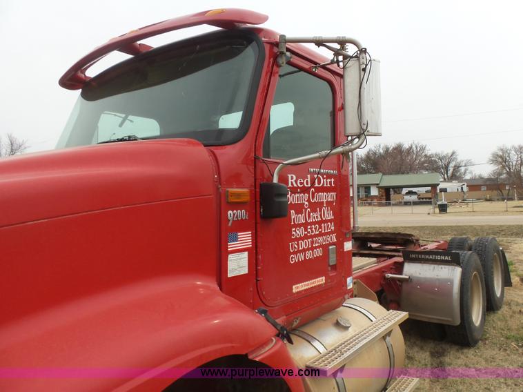 image for item L7260 2005 International 9200i semi truck