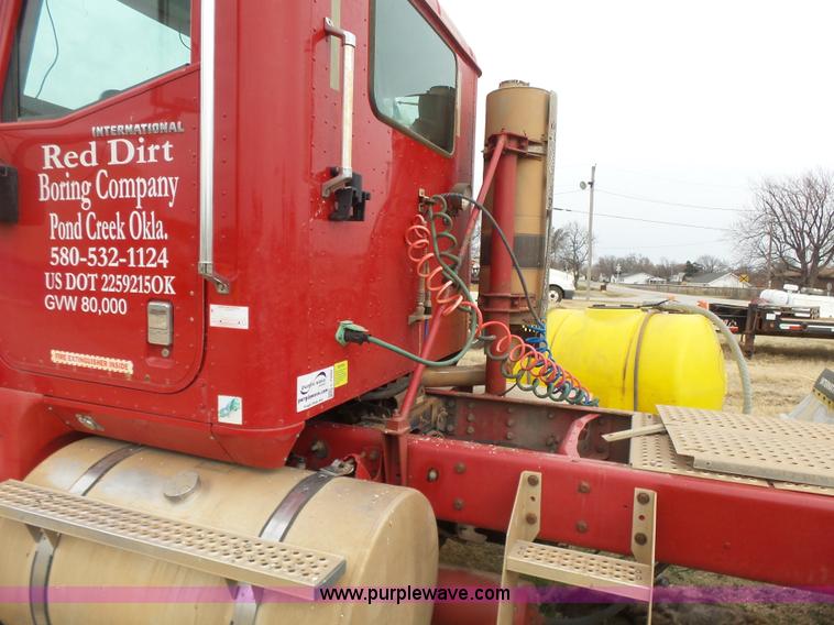 image for item L7260 2005 International 9200i semi truck