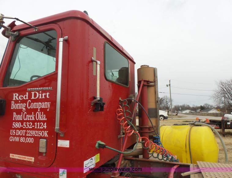 image for item L7260 2005 International 9200i semi truck