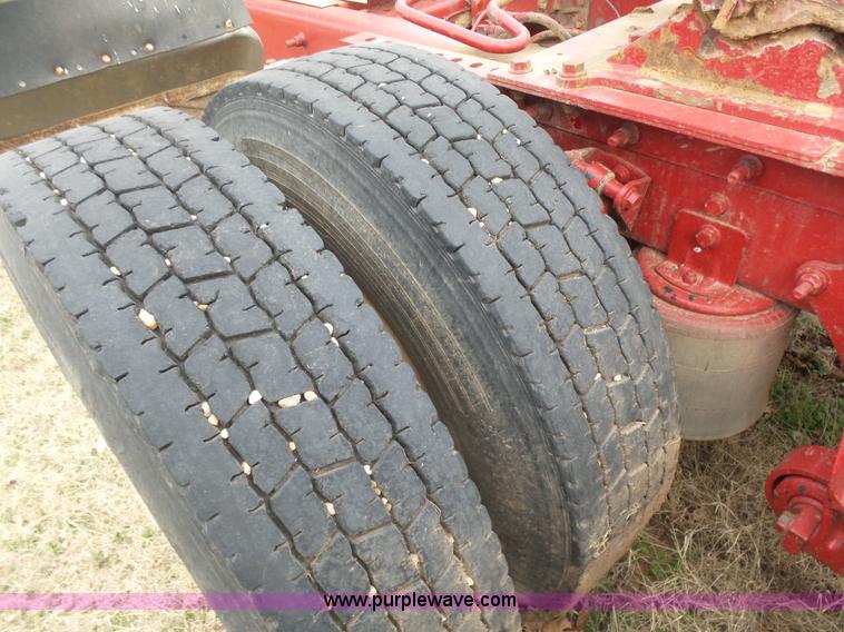 image for item L7260 2005 International 9200i semi truck