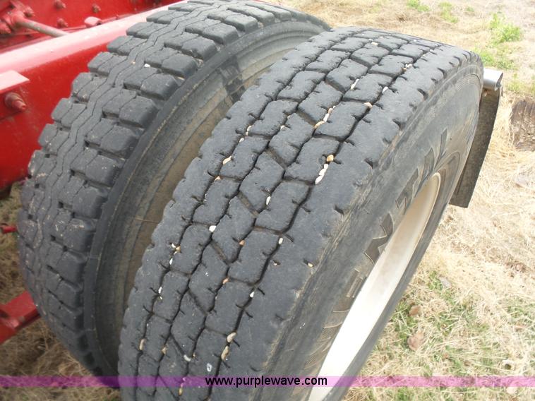 image for item L7260 2005 International 9200i semi truck