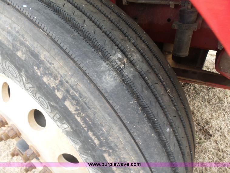 image for item L7260 2005 International 9200i semi truck