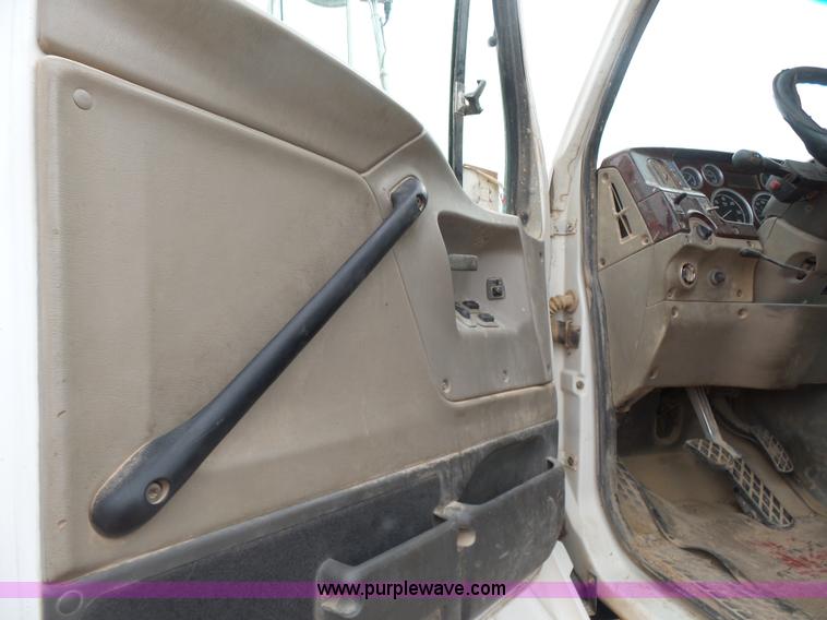 image for item L7261 2005 Sterling A9500 semi truck