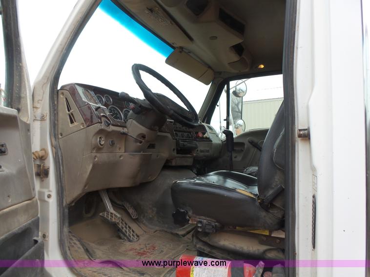 image for item L7261 2005 Sterling A9500 semi truck