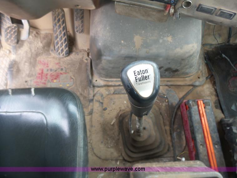 image for item L7261 2005 Sterling A9500 semi truck