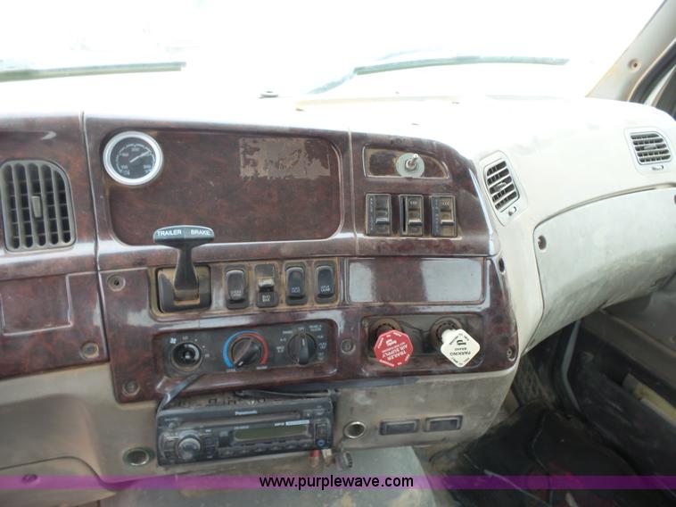 image for item L7261 2005 Sterling A9500 semi truck