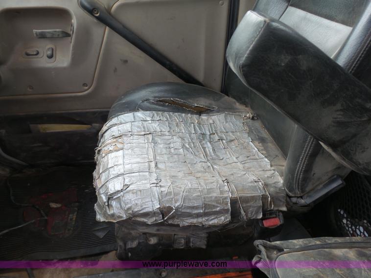 image for item L7261 2005 Sterling A9500 semi truck