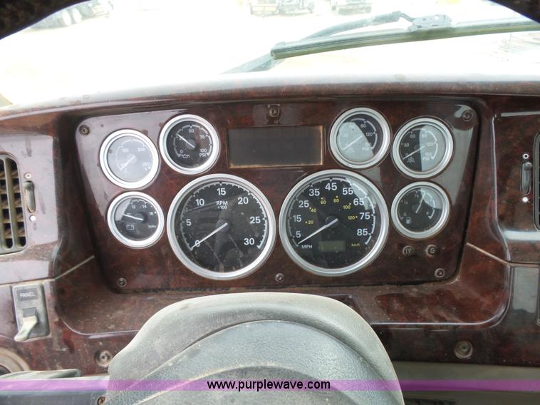 image for item L7261 2005 Sterling A9500 semi truck