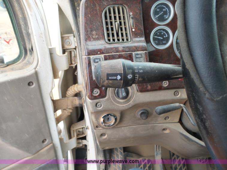 image for item L7261 2005 Sterling A9500 semi truck