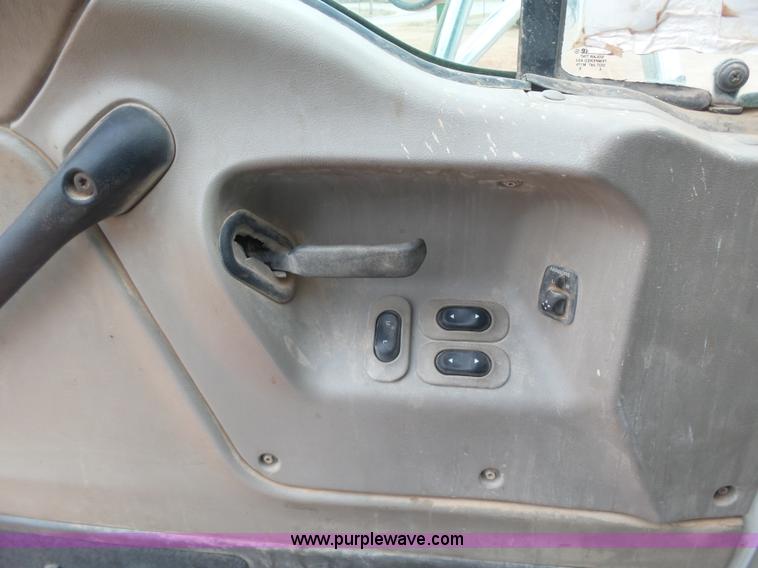 image for item L7261 2005 Sterling A9500 semi truck