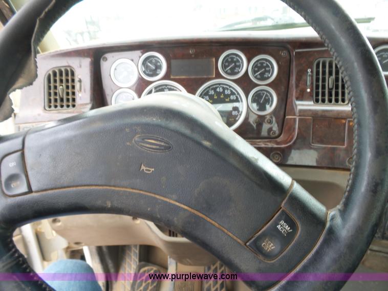 image for item L7261 2005 Sterling A9500 semi truck