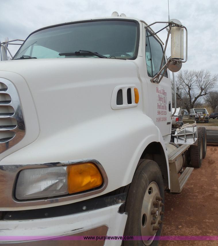 image for item L7261 2005 Sterling A9500 semi truck