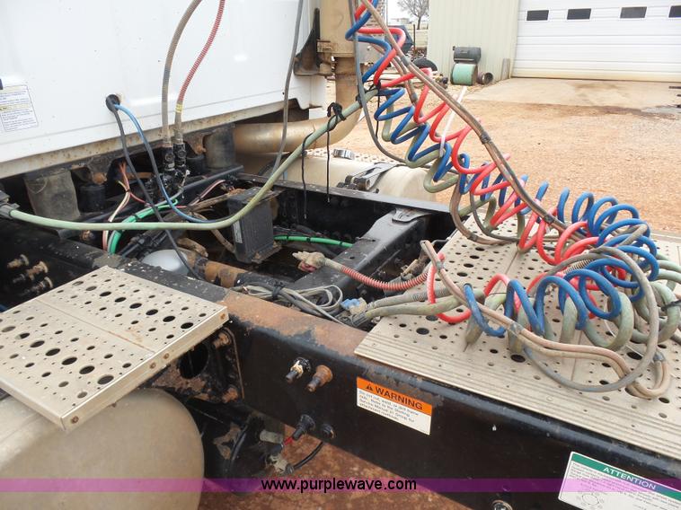 image for item L7261 2005 Sterling A9500 semi truck