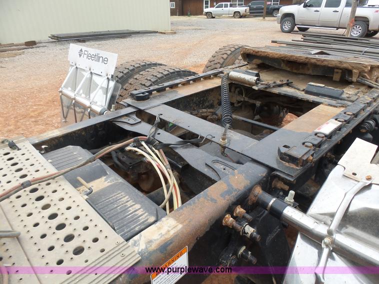 image for item L7261 2005 Sterling A9500 semi truck