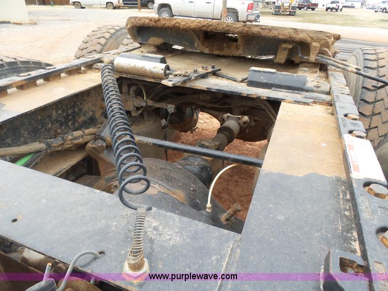 image for item L7261 2005 Sterling A9500 semi truck