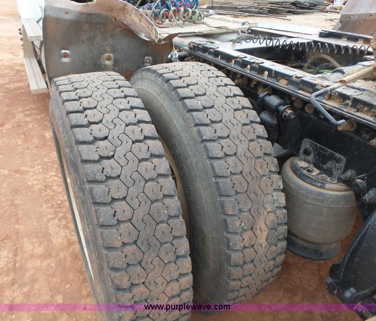 image for item L7261 2005 Sterling A9500 semi truck