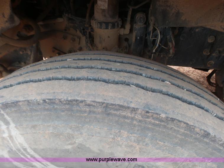 image for item L7261 2005 Sterling A9500 semi truck