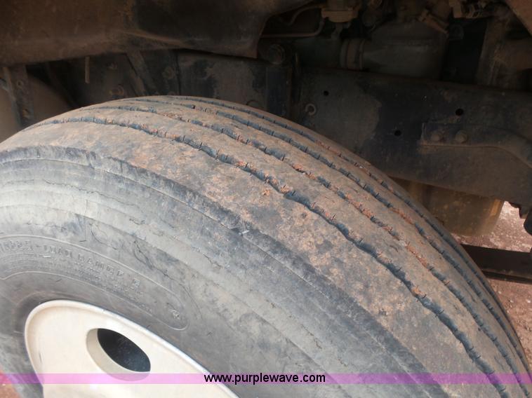 image for item L7261 2005 Sterling A9500 semi truck