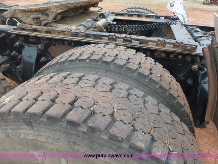 image for item L7261 2005 Sterling A9500 semi truck