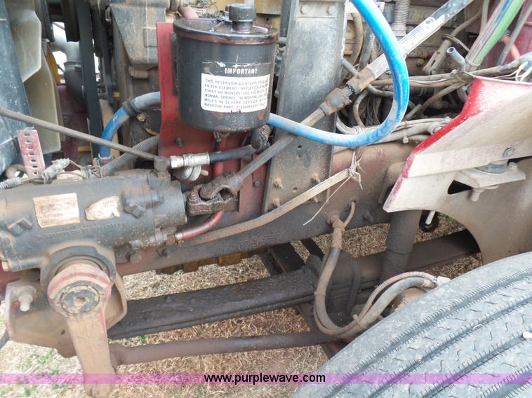 image for item L7262 2000 International 9200i semi truck