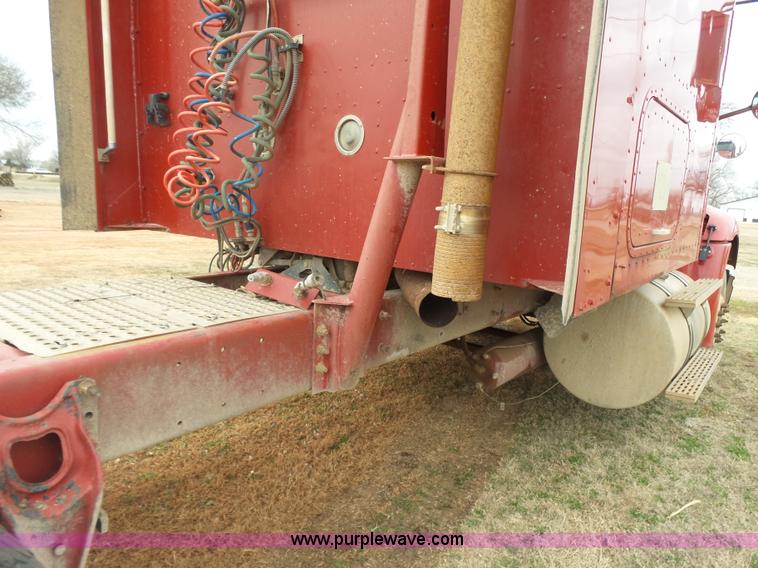 image for item L7262 2000 International 9200i semi truck