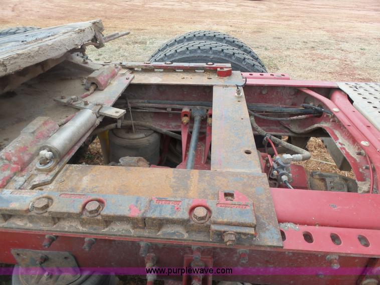 image for item L7262 2000 International 9200i semi truck