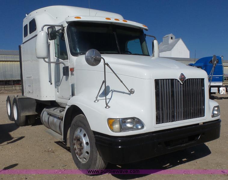 image for item L7293 2005 International 9400i semi truck