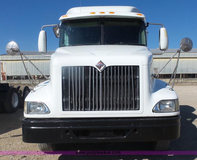 image for item L7293 2005 International 9400i semi truck