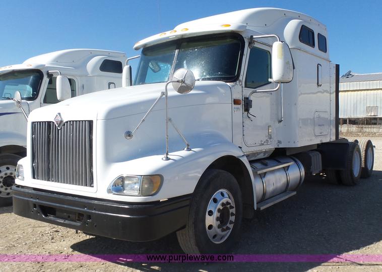 image for item L7293 2005 International 9400i semi truck