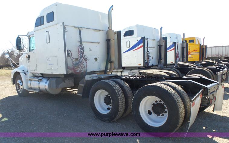 image for item L7293 2005 International 9400i semi truck