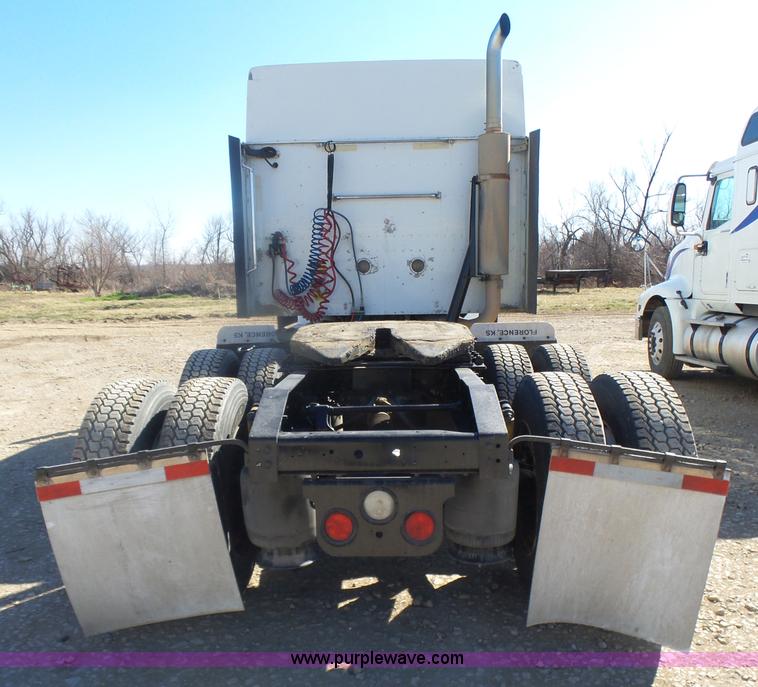 image for item L7293 2005 International 9400i semi truck