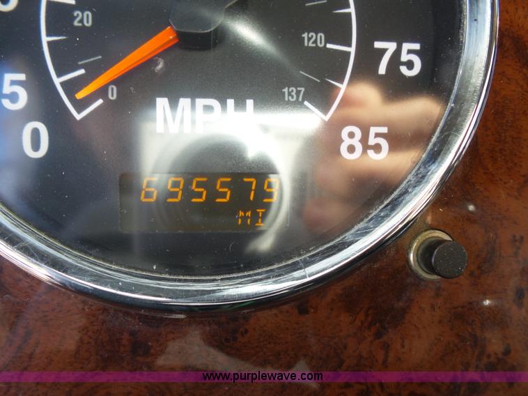 image for item L7293 2005 International 9400i semi truck