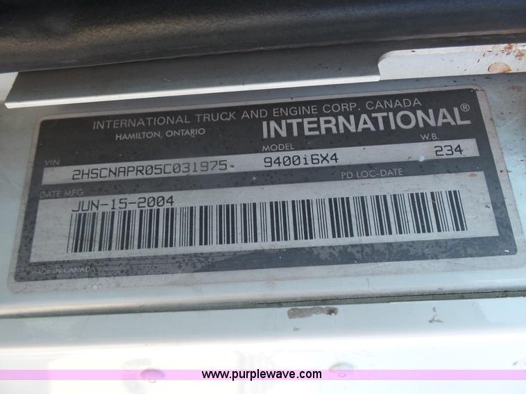 image for item L7293 2005 International 9400i semi truck