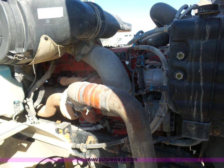 image for item L7293 2005 International 9400i semi truck