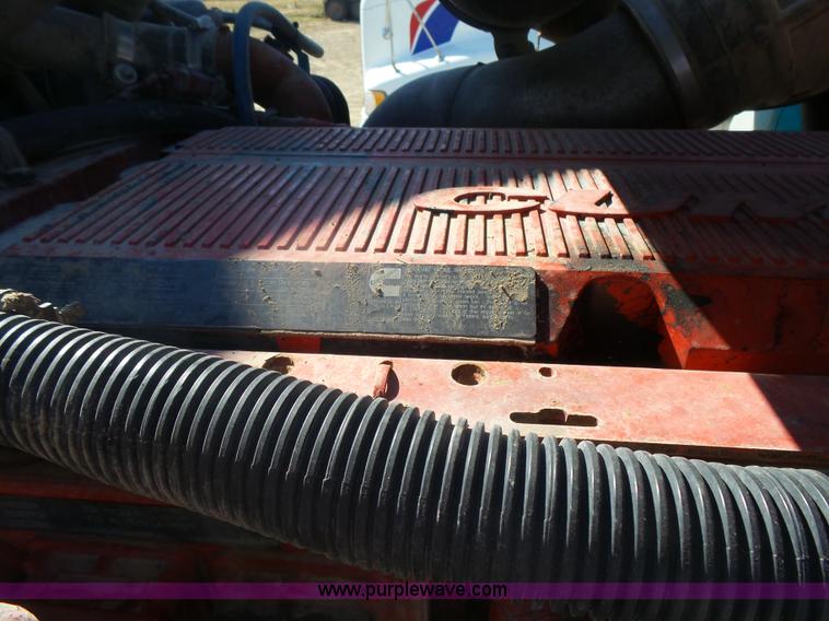 image for item L7293 2005 International 9400i semi truck