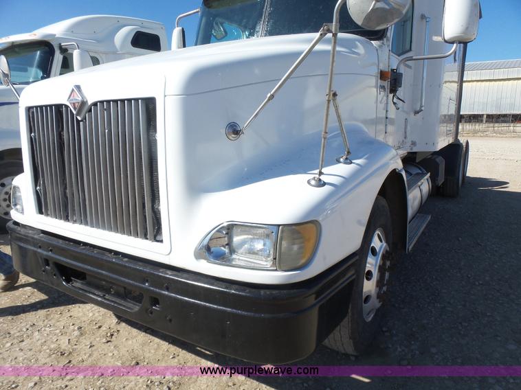 image for item L7293 2005 International 9400i semi truck