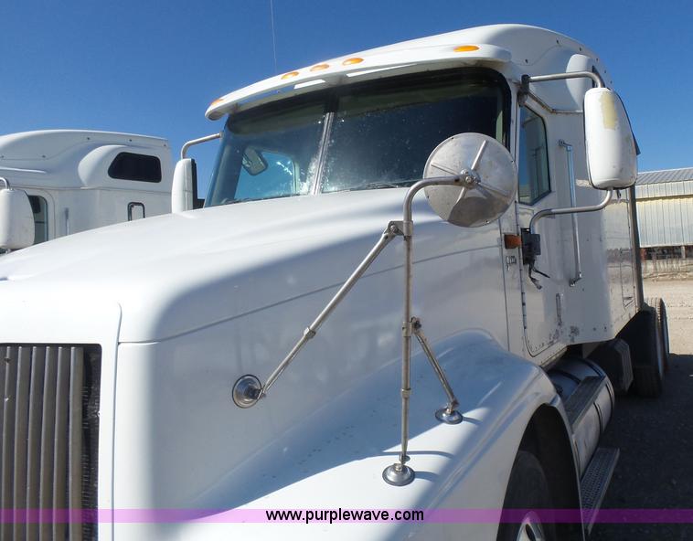 image for item L7293 2005 International 9400i semi truck